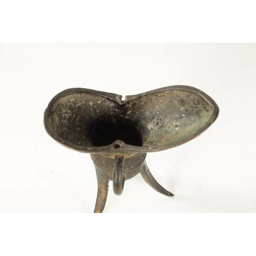 127 - AN EARLY CHINESE BRONZE ARCHAISTIC WINE VESSEL 'JUE' of boat shape with banded geometric designs, si... 