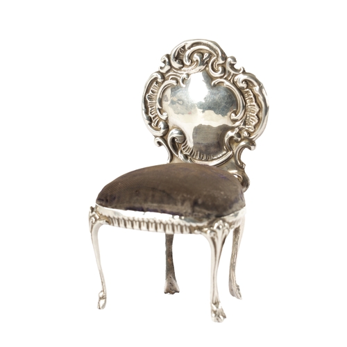 282 - AN EARLY 20TH CENTURY SILVER PIN CUSHION FORMED AS A CHAIR by Henry Matthews, Birmingham dated 1902.... 