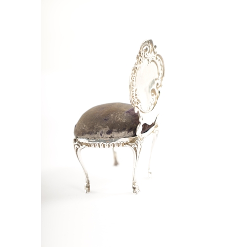 282 - AN EARLY 20TH CENTURY SILVER PIN CUSHION FORMED AS A CHAIR by Henry Matthews, Birmingham dated 1902.... 