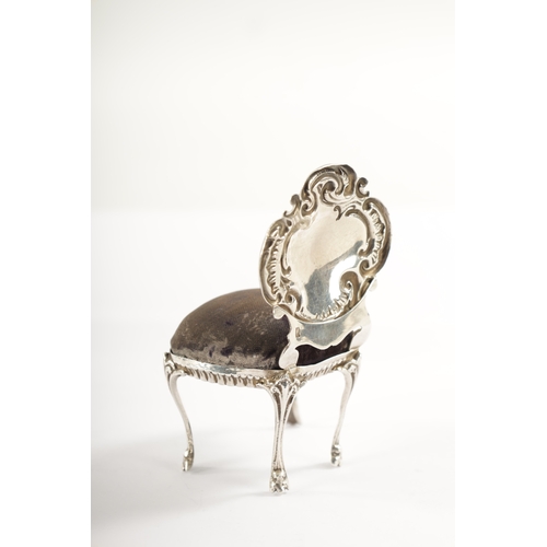 282 - AN EARLY 20TH CENTURY SILVER PIN CUSHION FORMED AS A CHAIR by Henry Matthews, Birmingham dated 1902.... 