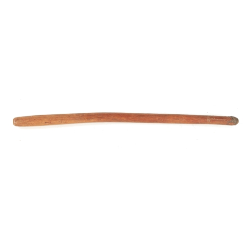 327 - AN AUSTRALIAN CURVED HARWOOD FIGHTING CLUB with grooved decorated handle (63cm overall)