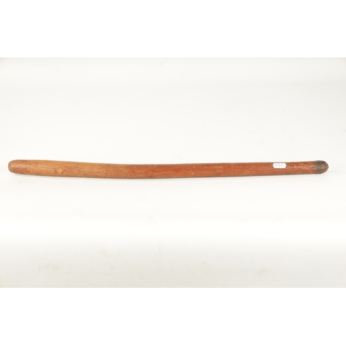 327 - AN AUSTRALIAN CURVED HARWOOD FIGHTING CLUB with grooved decorated handle (63cm overall)