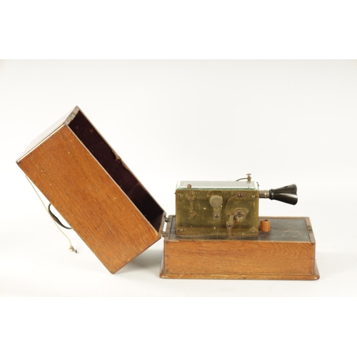 333 - AN UNUSUAL LATE 19TH / EARLY 20TH CENTURY SCIENTIFIC INSTRUMENT with clockwork movement and oak carr... 