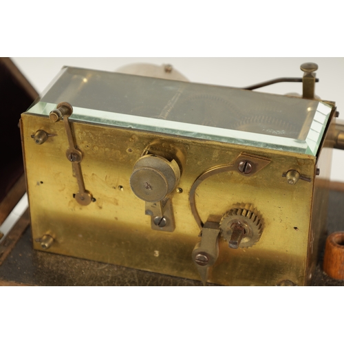 333 - AN UNUSUAL LATE 19TH / EARLY 20TH CENTURY SCIENTIFIC INSTRUMENT with clockwork movement and oak carr... 