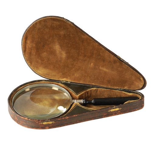 334 - A GOOD 19TH CENTURY CASED LIBRARY MAGNIFYING GLASS with silvered surround and ebonised handle, fitte... 