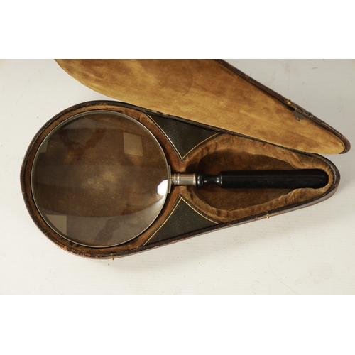 334 - A GOOD 19TH CENTURY CASED LIBRARY MAGNIFYING GLASS with silvered surround and ebonised handle, fitte... 