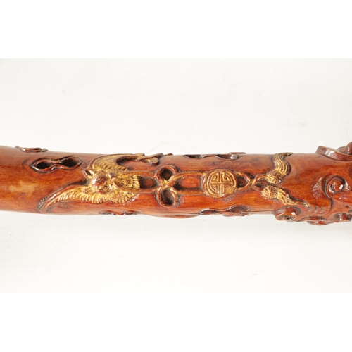 92 - AN EARLY 20TH CENTURY CHINESE CARVED ROOT WOOD WALKING STICK decorated with a figural head handle, b... 