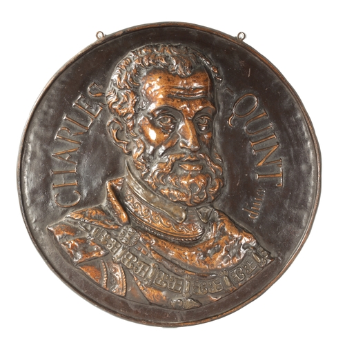 458 - A LATE 19TH CENTURY CAST BRONZE CIRCULAR HANGING PLAQUE OF CHARLES QUINT having brown patination (57... 