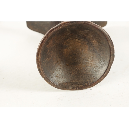 114 - A 19TH CENTURY CARVED HARDWOOD AFRICAN HEADREST (16.5cm high)