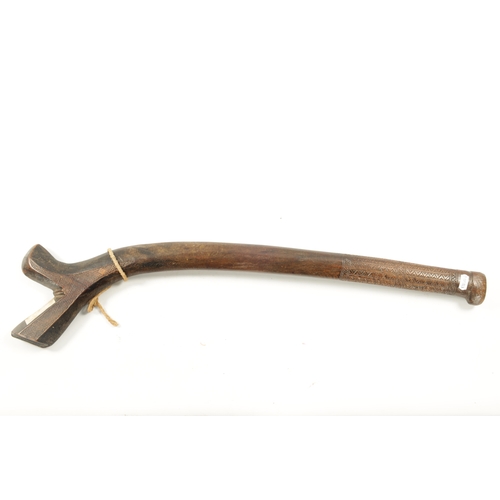 120 - A 19TH CENTURY FIGEAN GUNSTOCK FIGHTING CLUB with cross hatched handle (76cm overall)