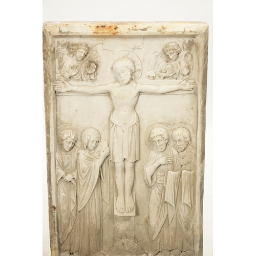 128 - A FINE 19TH CENTURY CARVED CARREA MARBLE PLAQUE DEPICTING THE CRUCIFIXION (42cm wide 69cm high)