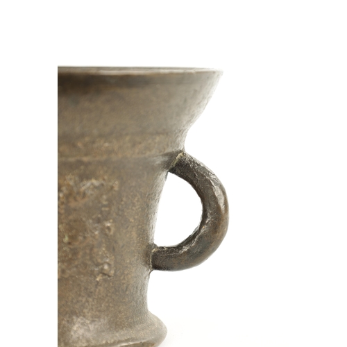 129 - A 17TH CENTURY BRONZE MORTAR bearing London makers mark (13.5cm high 19cm wide)