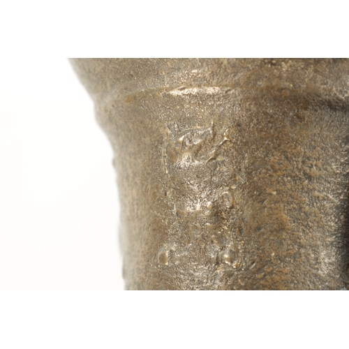 129 - A 17TH CENTURY BRONZE MORTAR bearing London makers mark (13.5cm high 19cm wide)