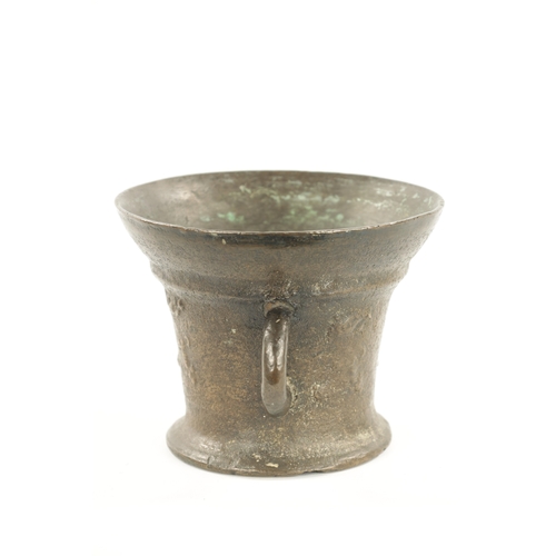 129 - A 17TH CENTURY BRONZE MORTAR bearing London makers mark (13.5cm high 19cm wide)