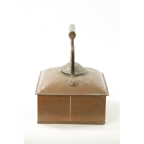 188 - AN UNUSUAL 19TH CENTURY SQUARE COPPER KETTLE (32cm wide)