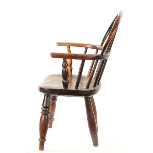 195 - AN 18TH CENTURY ASH AND ELM CHILDS WINDSOR CHAIR with spindle back and ring turned front legs (58cm ... 