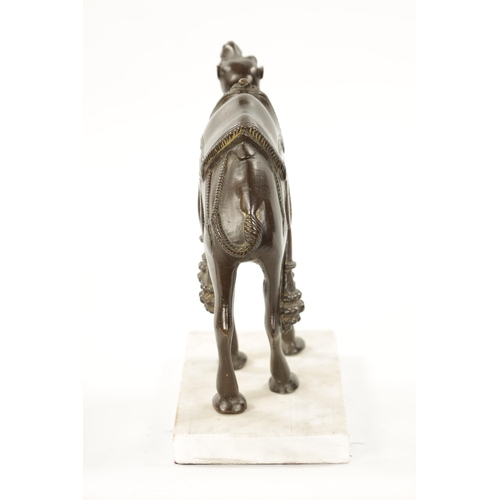 210 - AN EARLY 20TH CENTURY BRONZE SCULPTURE OF A CAMEL mounted on a marble base. (24cm high 21cm wide)