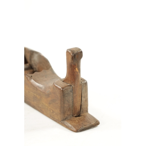 230 - A RARE EARLY 18TH CENTURY WOODEN PLANE dated 1705 and initialled G P (25cm overall)