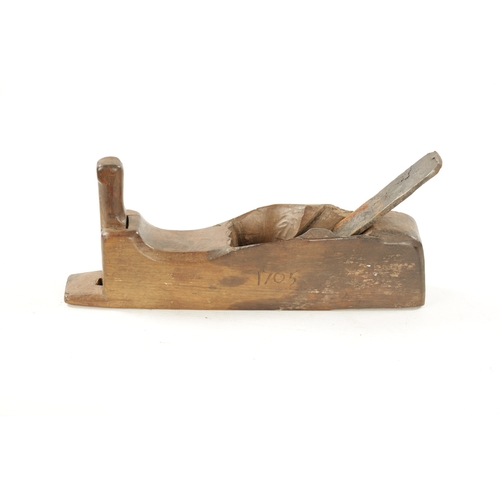 230 - A RARE EARLY 18TH CENTURY WOODEN PLANE dated 1705 and initialled G P (25cm overall)