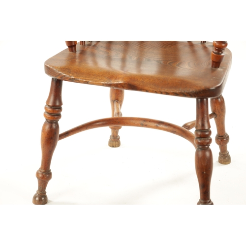 359 - AN EARLY 19TH CENTURY NOTTINGHAMSHIRE YEW-WOOD LOW BACK WINDSOR CHAIR with saddle seat and crinoline... 