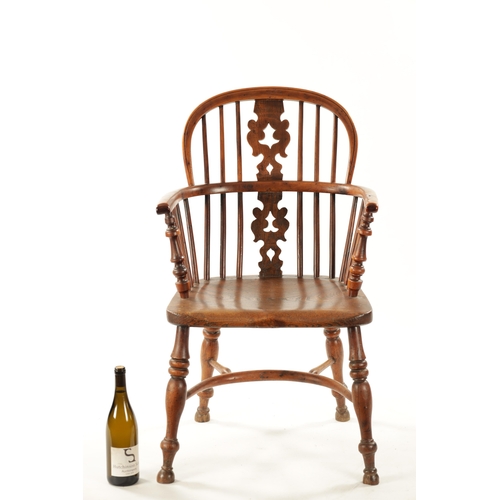 359 - AN EARLY 19TH CENTURY NOTTINGHAMSHIRE YEW-WOOD LOW BACK WINDSOR CHAIR with saddle seat and crinoline... 