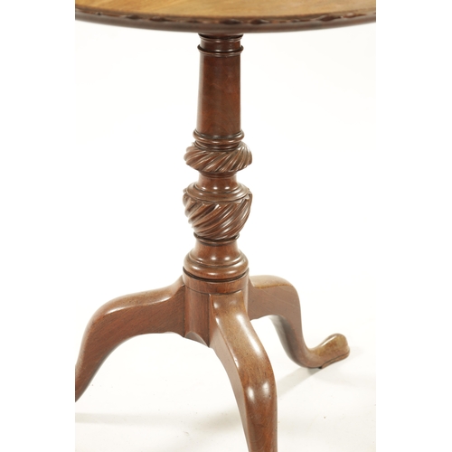 385 - A FINE 18TH CENTURY CIRCULAR WAVY EDGED MAHOGANY TILT-TOP TRIPOD TABLE with inlaid strung edge top a... 