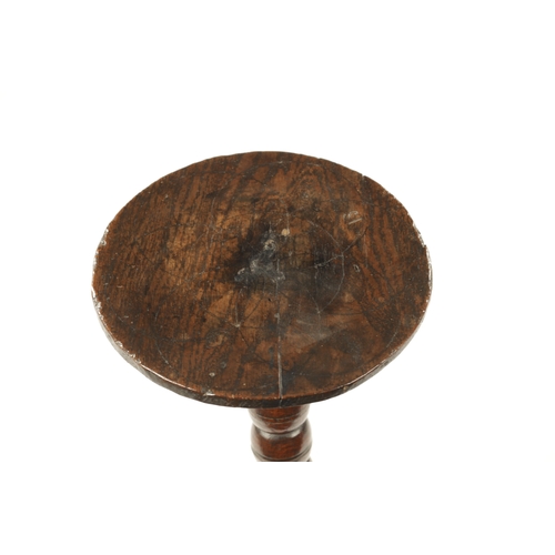 441 - A RARE LATE 17TH CENTURY OAK BOBBIN STEM CANDLE STAND with circular top having geometric scratch mar... 