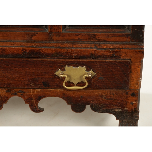 47 - A MID 18TH CENTURY OAK WELSH COFFER BACH the lift off top above three arcaded panels to the front wi... 