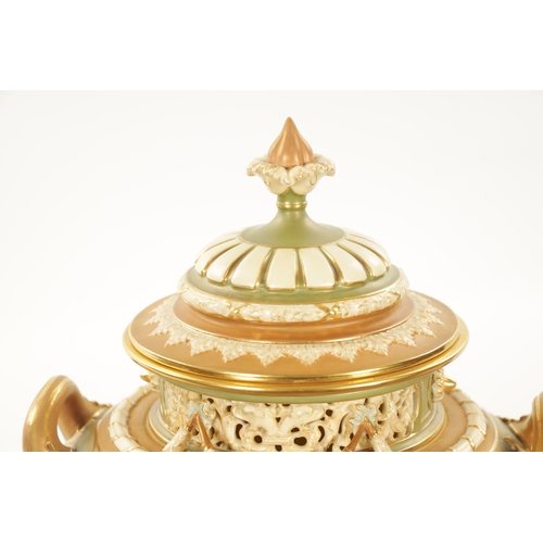 481 - JOHN STINTON A FINE ROYAL WORCESTER POT POURRI JAR AND COVER OF LARGE SIZE the richly gilt and green... 