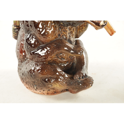 483 - A 19TH CENTURY MAJOLICA HOLDCROFT HONEY BEAR JUG (33cm high)