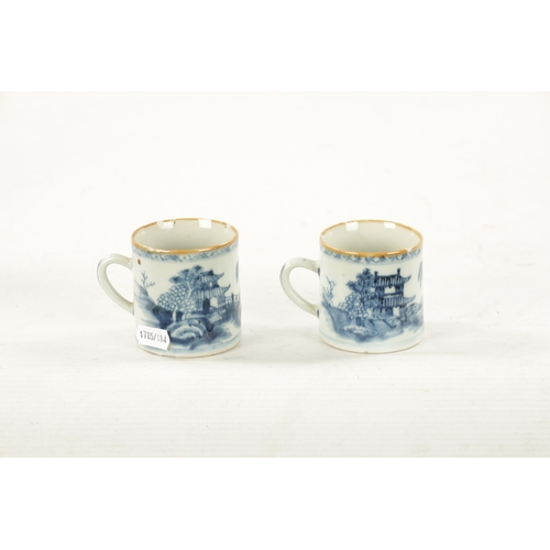 490 - A PAIR OF 18TH CENTURY CHINESE BLUE AND WHITE MUGS decorated with landscapes scenes (6.5cm high)