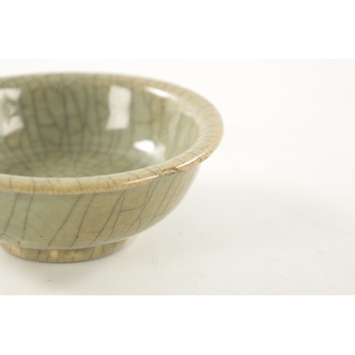 514 - A CHINESE CELADON CRACKLE GLAZED BOWL (13cm diameter 5cm high )