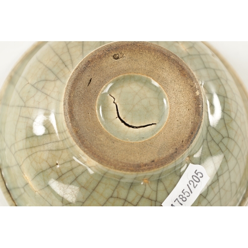 514 - A CHINESE CELADON CRACKLE GLAZED BOWL (13cm diameter 5cm high )