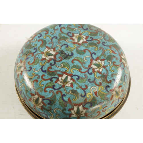 552 - AN EARLY 19TH CENTURY CHINESE CLOISONNE LIDDED BOWL decorated with floral swags (20cm diameter 9cm h... 