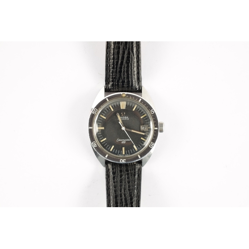 641 - A GENTLEMAN’S 1960'S OMEGA SEAMASTER 120 DIVER'S AUTOMATIC STAINLESS STEEL WRISTWATCH having a black... 