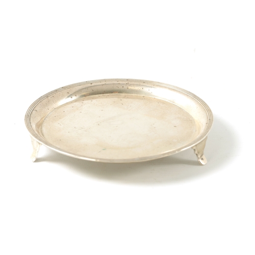 676 - AN EARLY 19TH CENTURY PORTUGUESE SILVER SALVER with raised edge, total weight 118g - Lisburn, 1814 (... 