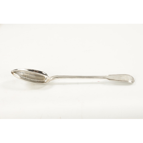 689 - A VICTORIAN SILVER FIDDLE AND THREAD PATTERN STRAINING SPOON with removable pierced bowl centre. Lon... 