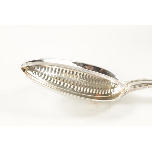 689 - A VICTORIAN SILVER FIDDLE AND THREAD PATTERN STRAINING SPOON with removable pierced bowl centre. Lon... 