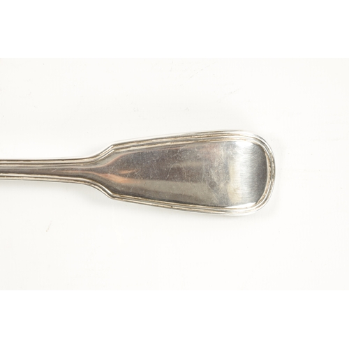 689 - A VICTORIAN SILVER FIDDLE AND THREAD PATTERN STRAINING SPOON with removable pierced bowl centre. Lon... 