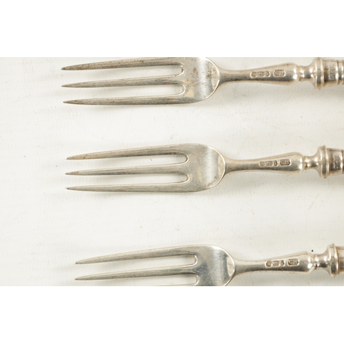 728 - A SET OF EDWARDIAN SILVER FRUIT KNIVES AND FORKS having pistol grips with silver blades and prongs. ... 