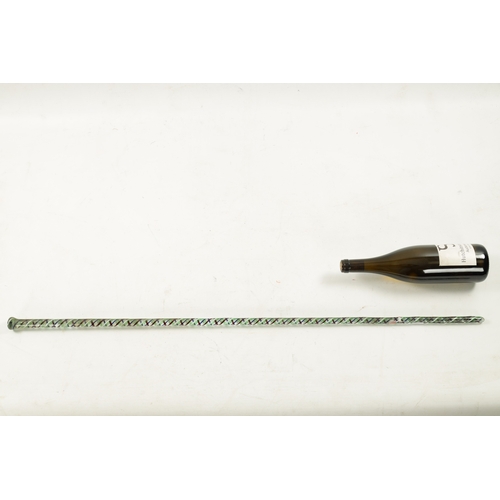 772 - A LATE 19TH CENTURY GLASS WALKING STICK with spiralled coloured glass decoration. (98cm long)