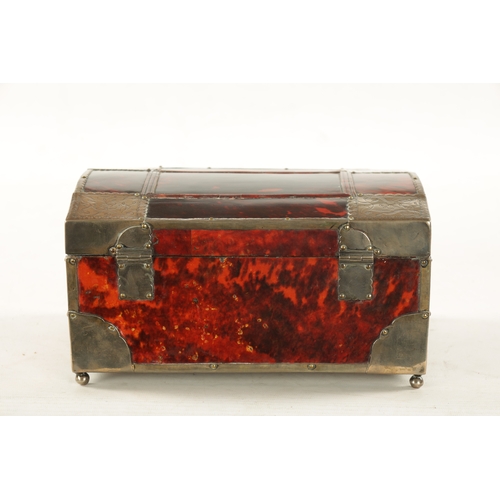 1054 - AN EARLY 18TH CENTURY CONTINENTAL TORTOISESHELL AND SILVER METAL BOX having a slightly domed panelle... 