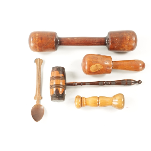 1092 - A COLLECTION OF VARIOUS TURNED WOOD AND TREEN ITEMS comprising A large Lignum Vitae ribbed MALLET wi... 