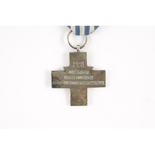 895 - A WW2 POLISH SILVER AUSCHWITZ CROSS PRISONERS MEDAL with red enamel centre