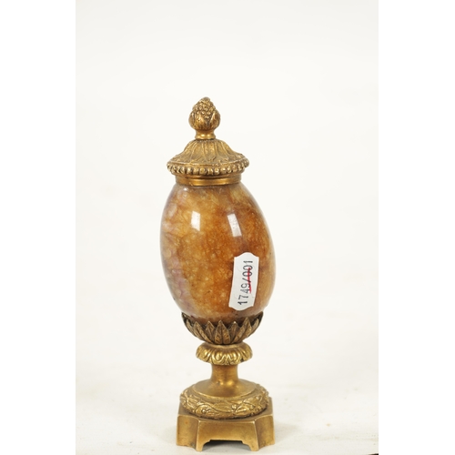 942 - A 19TH CENTURY ORMOLU MOUNTED BLUE JOHN URN with leaf cast finial and matching base. (15cm high)