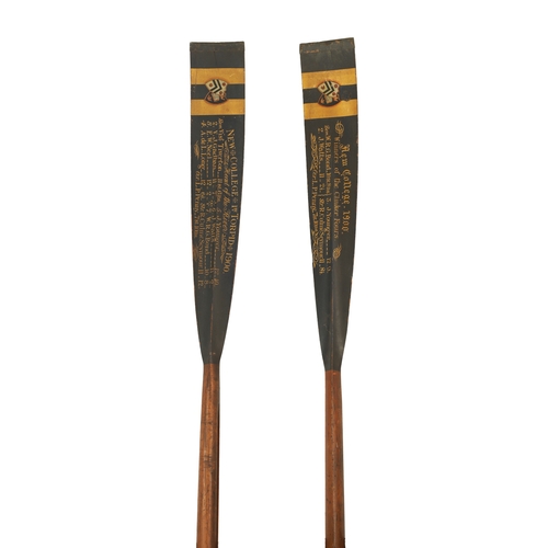 960 - A GOOD PAIR OF PRESENTATIONS OXFORD UNIVERSITY ROWING OARS DATED 1900 The blades were painted to com... 