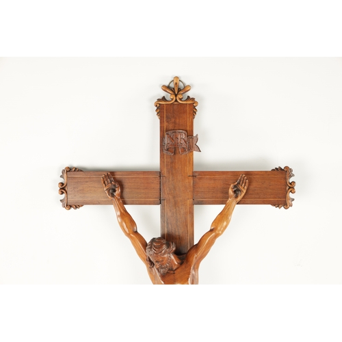 979 - A GOOD 19TH CENTURY CARVED WALNUT CORPUS CRISTI of large size with box wood inlaid cross. (90cm over... 