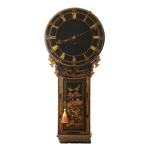 1326 - ROBERT SWAN, BRIDLINGTON. A GEORGE III LACQUERED CHINOISERIE TAVERN CLOCK OF SMALL PROPORTIONS the c... 