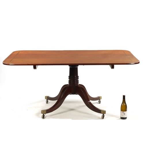 1497 - A GOOD REGENCY MAHOGANY AND EBONY INLAID PEDESTAL DINING TABLE OF LARGE SIZE with inlaid edge top ab... 