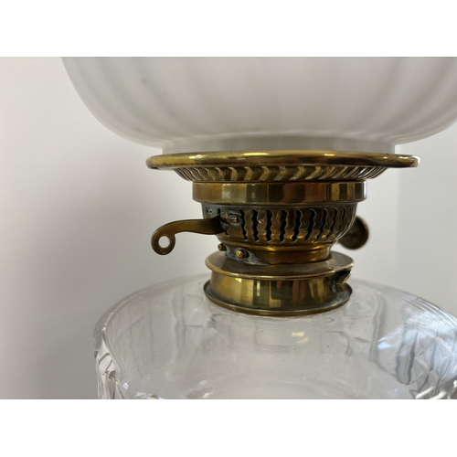 986 - A 19TH CENTURY BRASS OIL LAMP